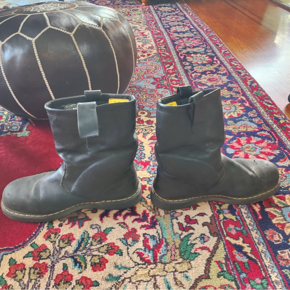 Dr martens steel toe pull on work boot !
